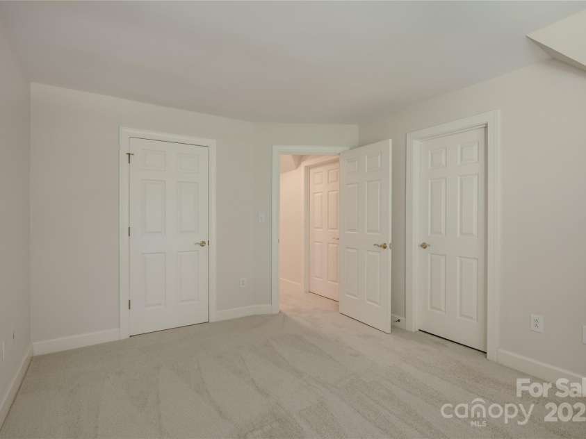15608 Woodland Ridge Lane, Charlotte, NC 28278.  MLS# CAR4283839, YatesRealty ID 33663. 