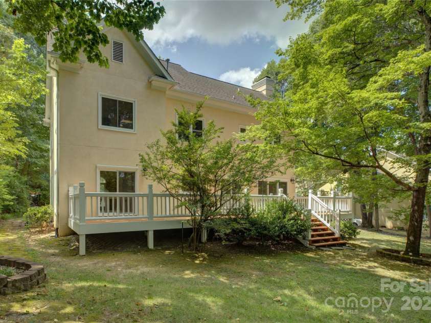 15608 Woodland Ridge Lane, Charlotte, NC 28278.  MLS# CAR4283839, YatesRealty ID 33663. 