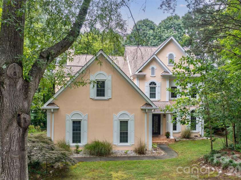 15608 Woodland Ridge Lane, Charlotte, NC 28278.  MLS# CAR4283839, YatesRealty ID 33663. 