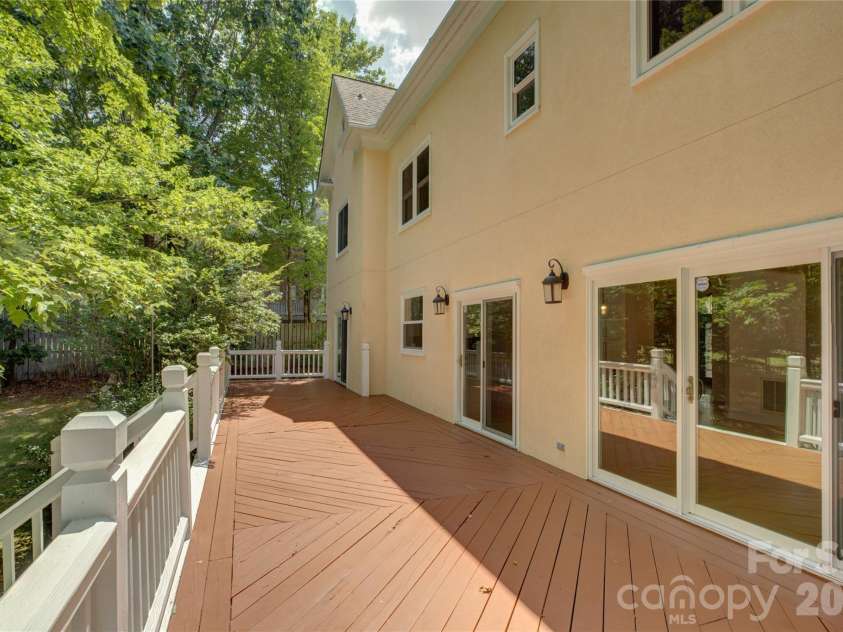 15608 Woodland Ridge Lane, Charlotte, NC 28278.  MLS# CAR4283839, YatesRealty ID 33663. 