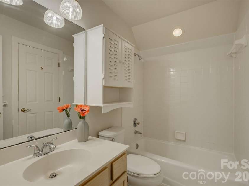 15608 Woodland Ridge Lane, Charlotte, NC 28278.  MLS# CAR4283839, YatesRealty ID 33663. Bathroom in bonus room area
