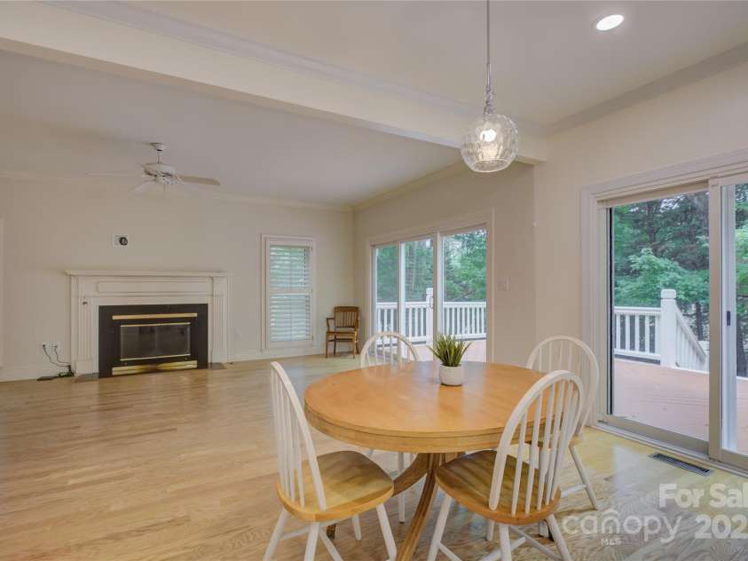 15608 Woodland Ridge Lane, Charlotte, NC 28278.  MLS# CAR4283839, YatesRealty ID 33663. Beautiful, bright view of the private back yard
