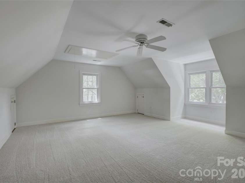 15608 Woodland Ridge Lane, Charlotte, NC 28278.  MLS# CAR4283839, YatesRealty ID 33663. Bonus room