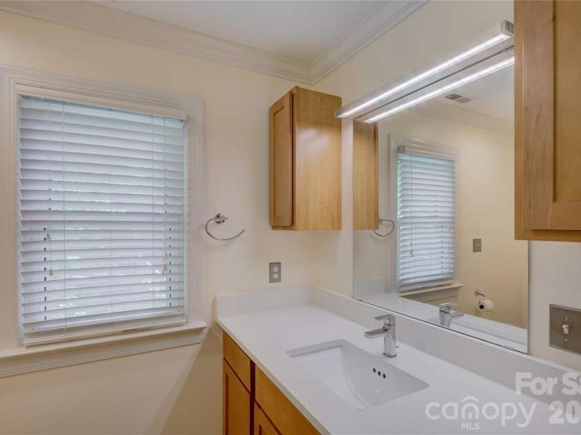 15608 Woodland Ridge Lane, Charlotte, NC 28278.  MLS# CAR4283839, YatesRealty ID 33663. Recently renovated primary bathroom