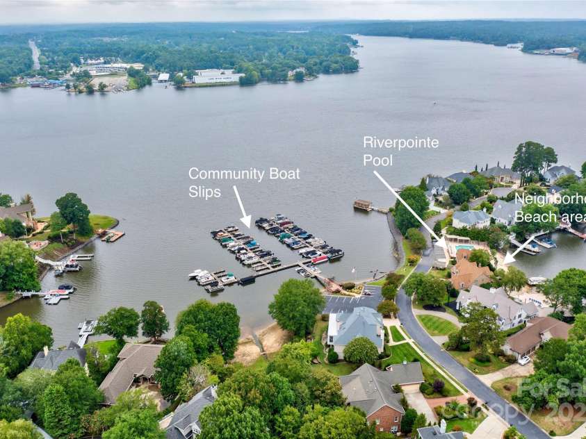 15608 Woodland Ridge Lane, Charlotte, NC 28278.  MLS# CAR4283839, YatesRealty ID 33663. Riverpointe amenities on Lake Wylie