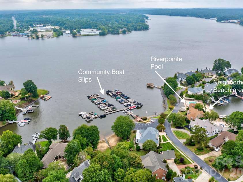 15608 Woodland Ridge Lane, Charlotte, NC 28278.  MLS# CAR4283839, YatesRealty ID 33663. Riverpointe amenities on Lake Wylie