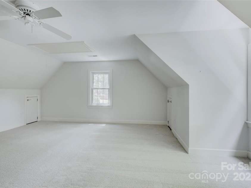15608 Woodland Ridge Lane, Charlotte, NC 28278.  MLS# CAR4283839, YatesRealty ID 33663. Tons of storage and extra space