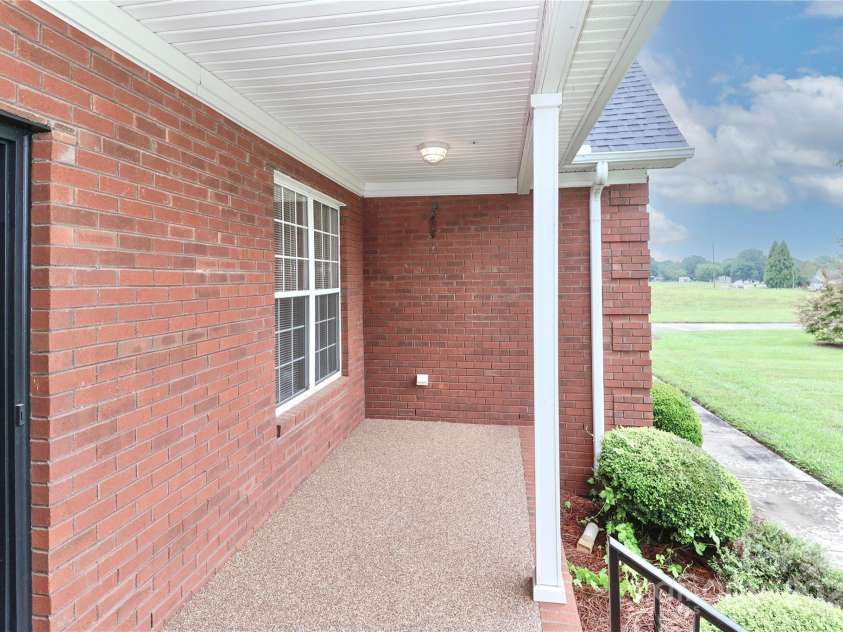 1384 Old Mountain Road, Statesville, NC 28677.  MLS# CAR4288640, YatesRealty ID 33664. 