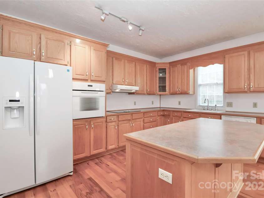 1384 Old Mountain Road, Statesville, NC 28677.  MLS# CAR4288640, YatesRealty ID 33664. 