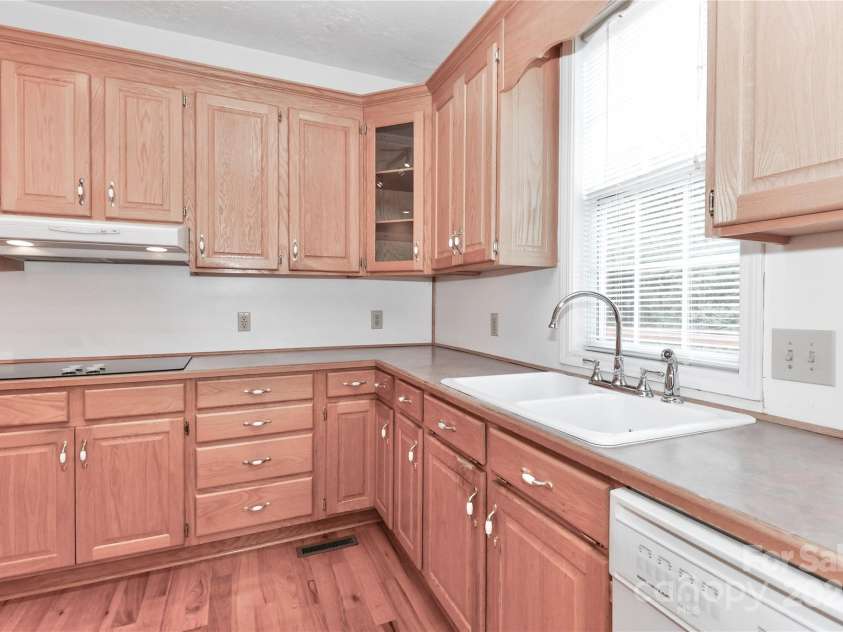 1384 Old Mountain Road, Statesville, NC 28677.  MLS# CAR4288640, YatesRealty ID 33664. 