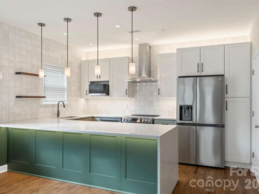 1515 Ranlo Avenue, Charlotte, NC 28204.  MLS# CAR4397021, YatesRealty ID 33669. 