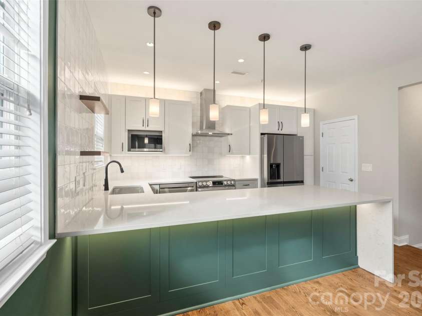 1515 Ranlo Avenue, Charlotte, NC 28204.  MLS# CAR4397021, YatesRealty ID 33669. 
