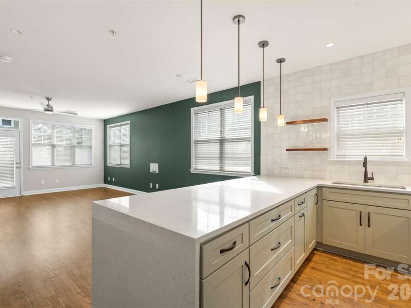 1515 Ranlo Avenue, Charlotte, NC 28204.  MLS# CAR4397021, YatesRealty ID 33669. 
