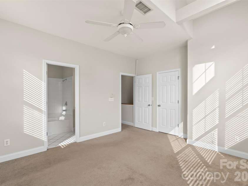 1515 Ranlo Avenue, Charlotte, NC 28204.  MLS# CAR4397021, YatesRealty ID 33669. 