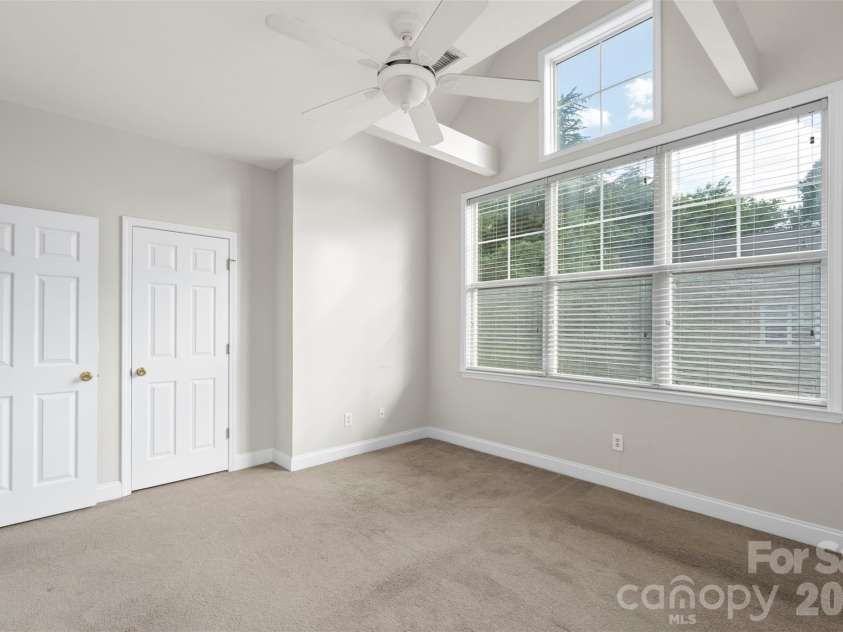 1515 Ranlo Avenue, Charlotte, NC 28204.  MLS# CAR4397021, YatesRealty ID 33669. 