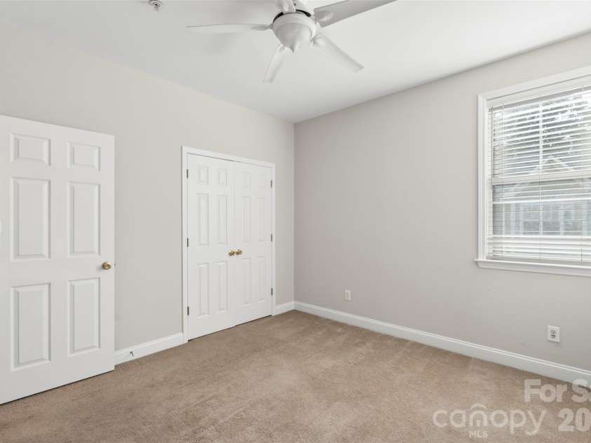 1515 Ranlo Avenue, Charlotte, NC 28204.  MLS# CAR4397021, YatesRealty ID 33669. 