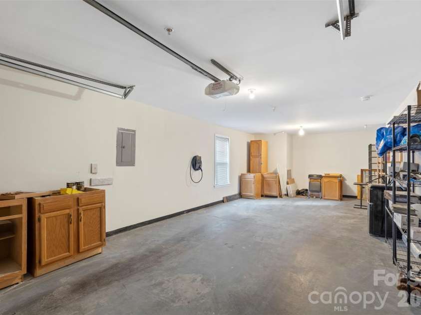 1515 Ranlo Avenue, Charlotte, NC 28204.  MLS# CAR4397021, YatesRealty ID 33669. 