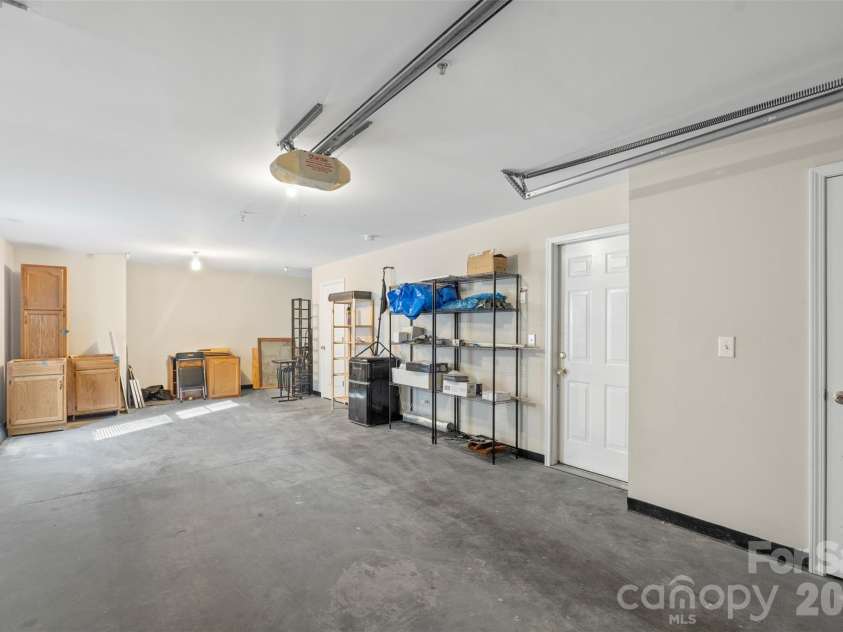 1515 Ranlo Avenue, Charlotte, NC 28204.  MLS# CAR4397021, YatesRealty ID 33669. 