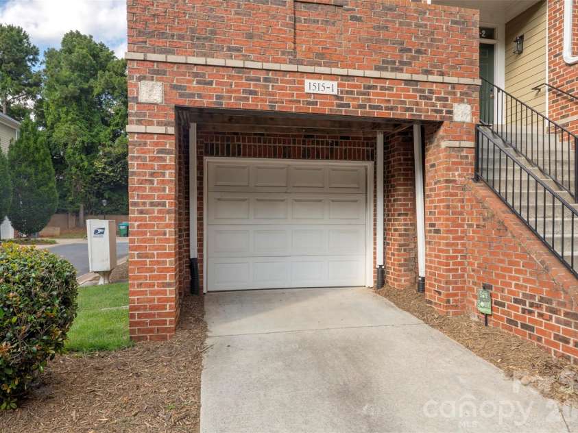 1515 Ranlo Avenue, Charlotte, NC 28204.  MLS# CAR4397021, YatesRealty ID 33669. 