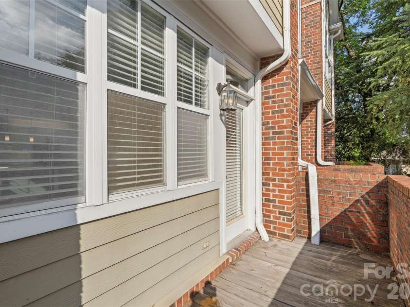 1515 Ranlo Avenue, Charlotte, NC 28204.  MLS# CAR4397021, YatesRealty ID 33669. 