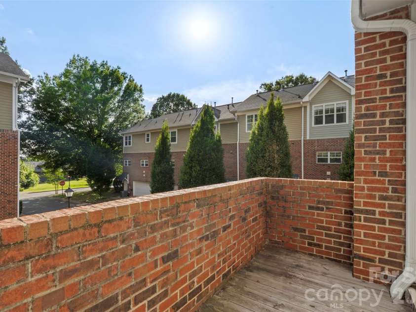 1515 Ranlo Avenue, Charlotte, NC 28204.  MLS# CAR4397021, YatesRealty ID 33669. 