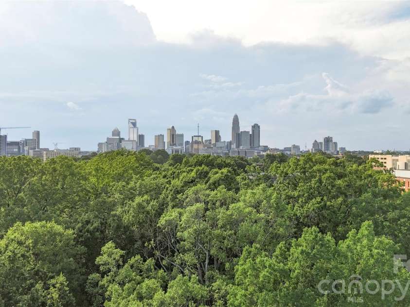 1515 Ranlo Avenue, Charlotte, NC 28204.  MLS# CAR4397021, YatesRealty ID 33669. 