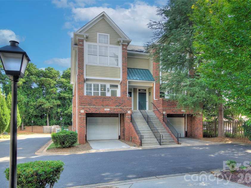 1515 Ranlo Avenue, Charlotte, NC 28204.  MLS# CAR4397021, YatesRealty ID 33669. 