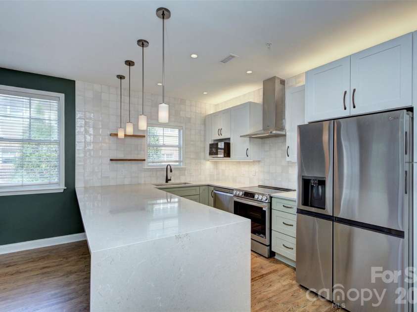 1515 Ranlo Avenue, Charlotte, NC 28204.  MLS# CAR4397021, YatesRealty ID 33669. 