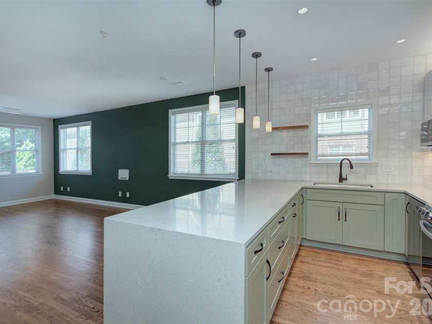 1515 Ranlo Avenue, Charlotte, NC 28204.  MLS# CAR4397021, YatesRealty ID 33669. 