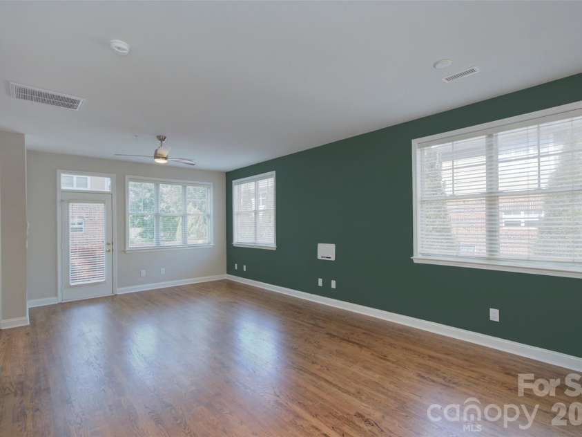 1515 Ranlo Avenue, Charlotte, NC 28204.  MLS# CAR4397021, YatesRealty ID 33669. 