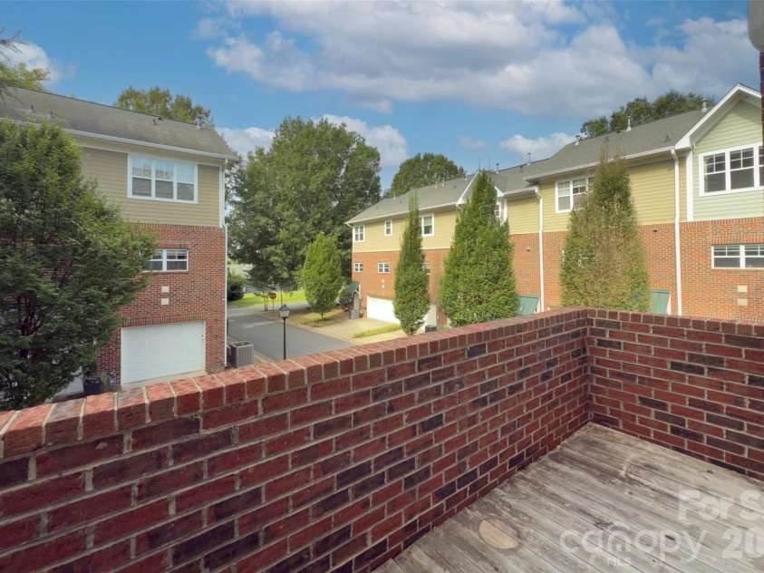 1515 Ranlo Avenue, Charlotte, NC 28204.  MLS# CAR4397021, YatesRealty ID 33669. 