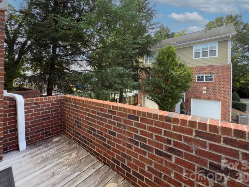 1515 Ranlo Avenue, Charlotte, NC 28204.  MLS# CAR4397021, YatesRealty ID 33669. 