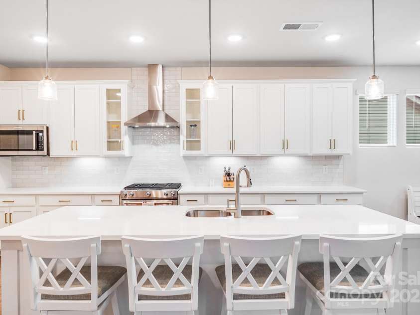 2013 White Cypress Court, Charlotte, NC 28216.  MLS# CAR4292394, YatesRealty ID 33669. 