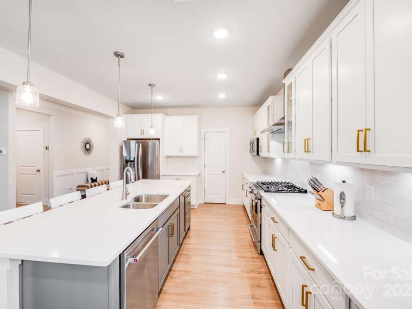 2013 White Cypress Court, Charlotte, NC 28216.  MLS# CAR4292394, YatesRealty ID 33669. 