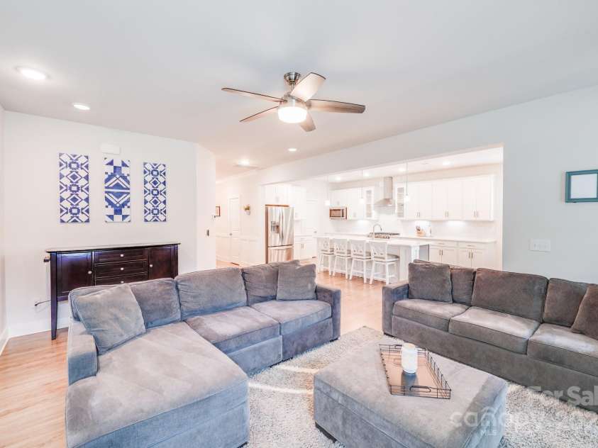 2013 White Cypress Court, Charlotte, NC 28216.  MLS# CAR4292394, YatesRealty ID 33669. 