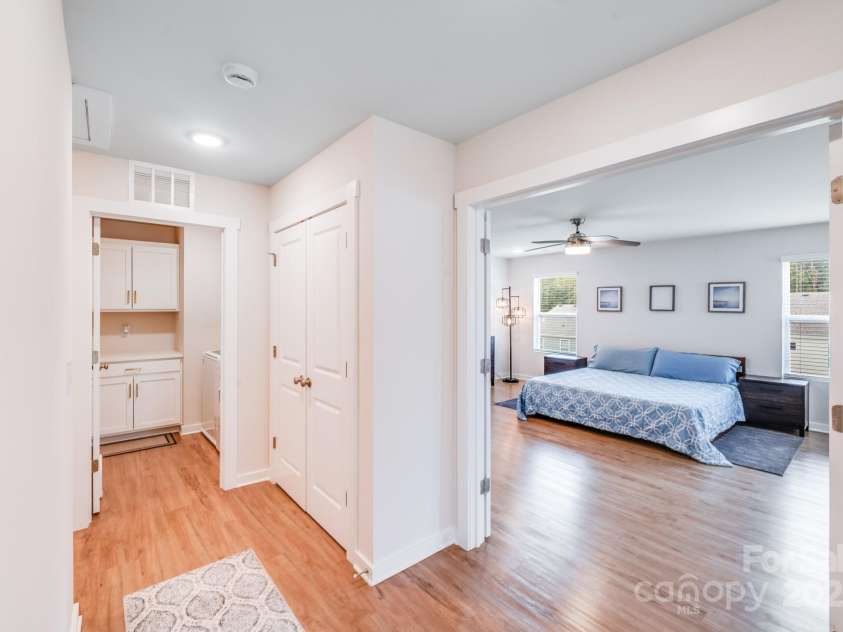 2013 White Cypress Court, Charlotte, NC 28216.  MLS# CAR4292394, YatesRealty ID 33669. 