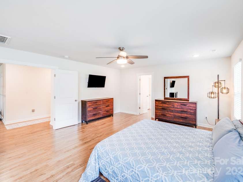 2013 White Cypress Court, Charlotte, NC 28216.  MLS# CAR4292394, YatesRealty ID 33669. 