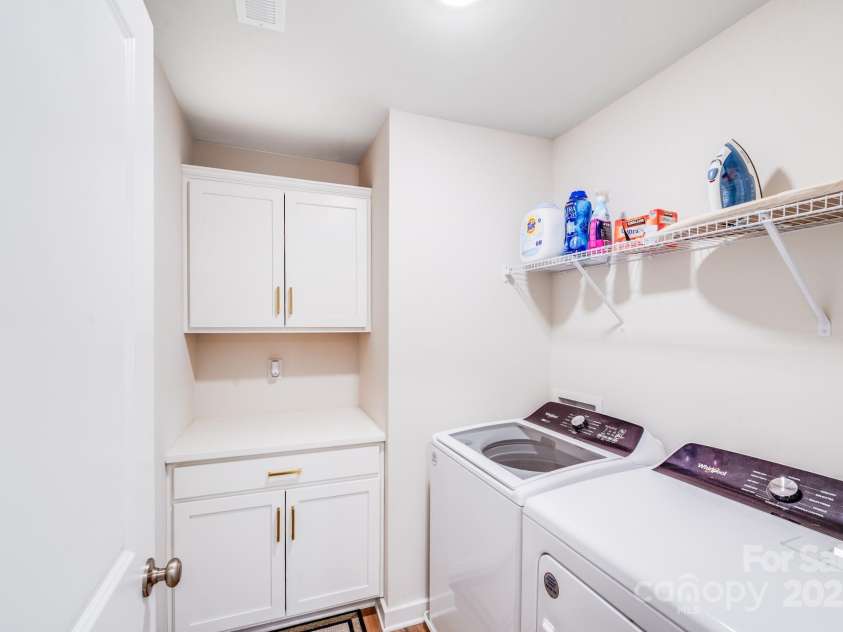 2013 White Cypress Court, Charlotte, NC 28216.  MLS# CAR4292394, YatesRealty ID 33669. 