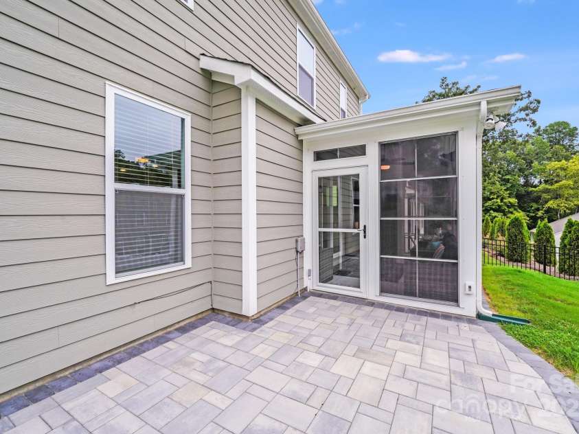 2013 White Cypress Court, Charlotte, NC 28216.  MLS# CAR4292394, YatesRealty ID 33669. 