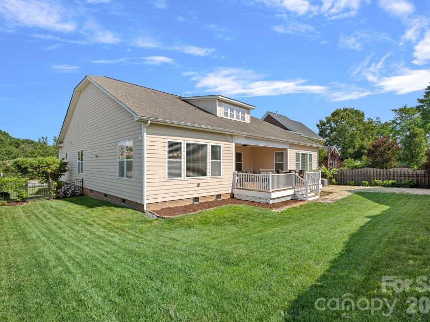 10654 Rippling Stream Drive, Concord, NC 28027.  MLS# CAR4387209, YatesRealty ID 33670. Fenced in private & level Backyard