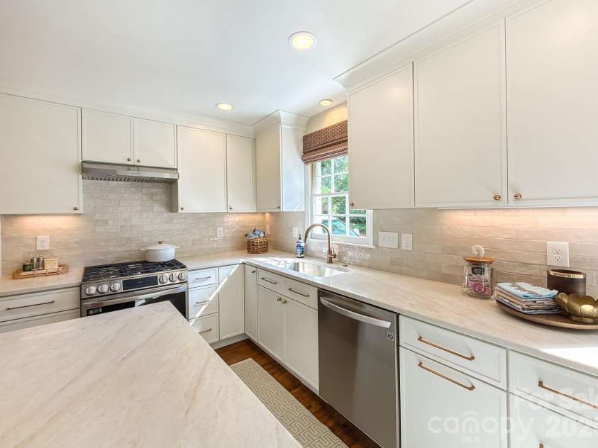 1301 Barden Road, Charlotte, NC 28226.  MLS# CAR4397756, YatesRealty ID 33671. 