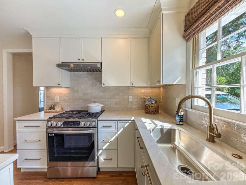 1301 Barden Road, Charlotte, NC 28226.  MLS# CAR4397756, YatesRealty ID 33671. 