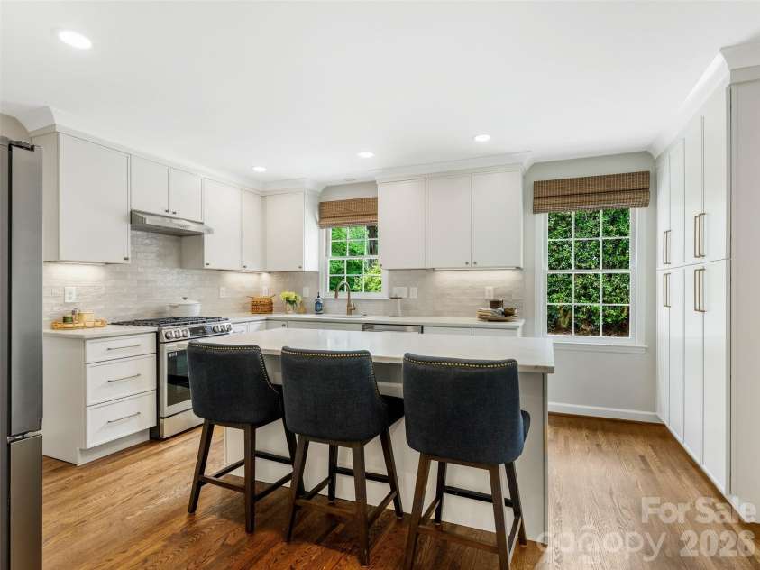 1301 Barden Road, Charlotte, NC 28226.  MLS# CAR4397756, YatesRealty ID 33671. Kitchen