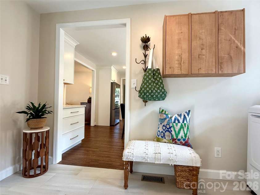 1301 Barden Road, Charlotte, NC 28226.  MLS# CAR4397756, YatesRealty ID 33671. Laundry Mudroom