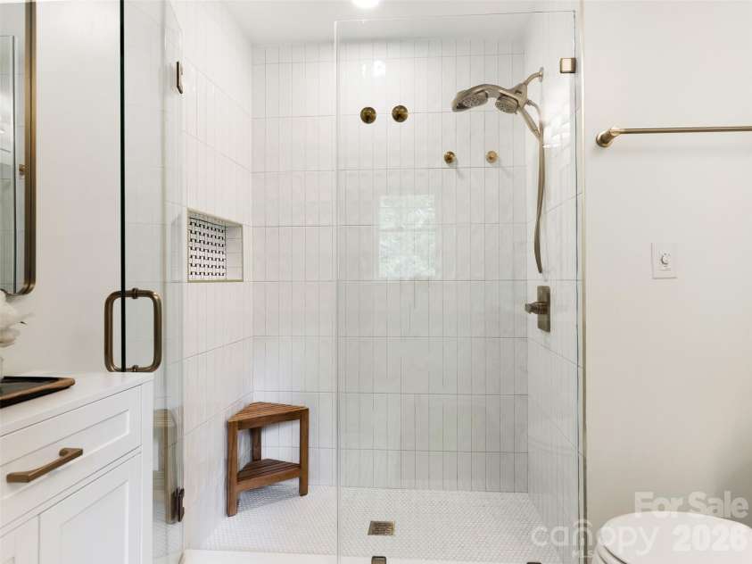 1301 Barden Road, Charlotte, NC 28226.  MLS# CAR4397756, YatesRealty ID 33671. Primary Ensuite