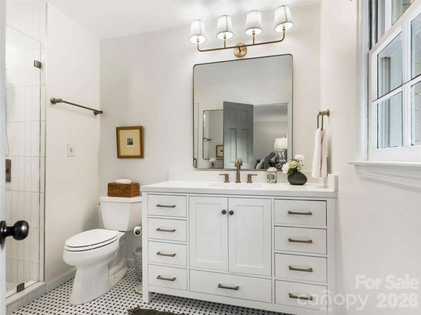 1301 Barden Road, Charlotte, NC 28226.  MLS# CAR4397756, YatesRealty ID 33671. Primary Ensuite