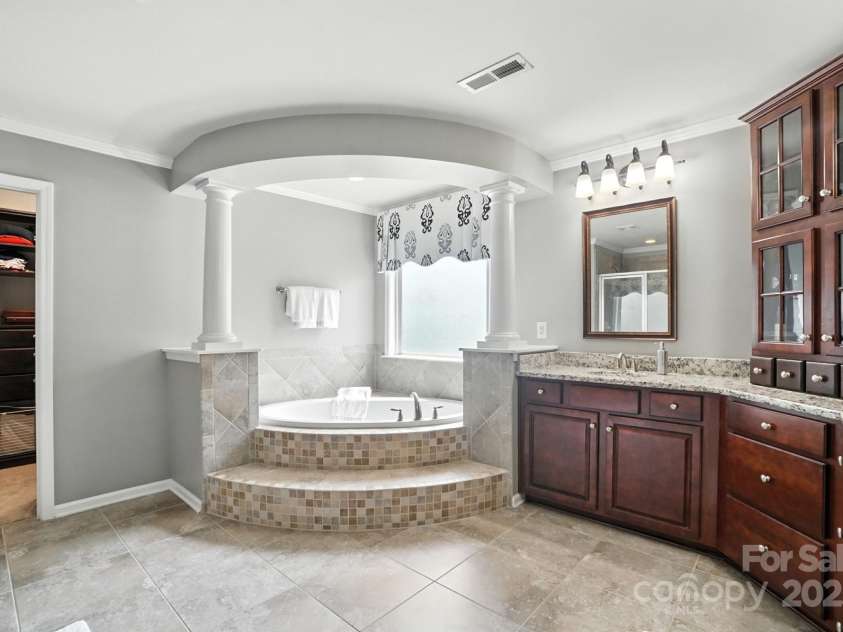 9927 Woodland Watch Court, Charlotte, NC 28277.  MLS# CAR4292983, YatesRealty ID 33671. 