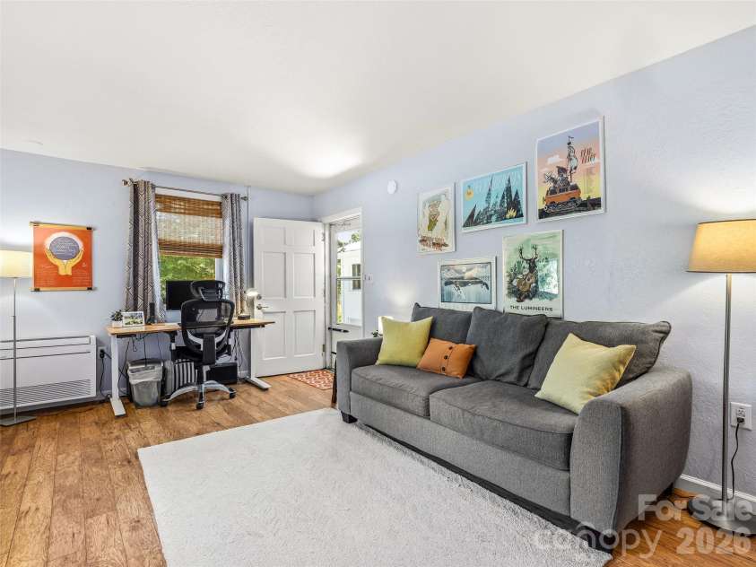 106 Skyway Drive, Hendersonville, NC 28739.  MLS# CAR4394945, YatesRealty ID 33672. 