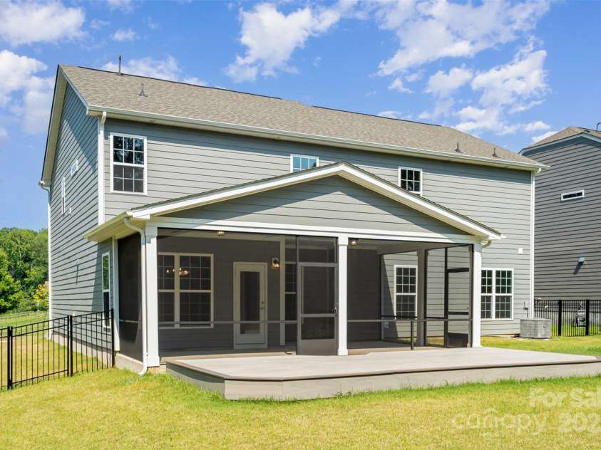 12140 Mcdowell Crossing, Huntersville, NC 28078.  MLS# CAR4293133, YatesRealty ID 33674. 