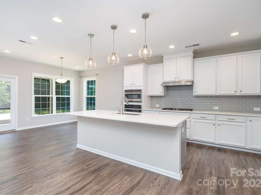 12140 Mcdowell Crossing, Huntersville, NC 28078.  MLS# CAR4293133, YatesRealty ID 33674. 